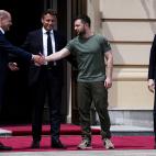 Zelenski saluda a los l&iacute;deres europeos.