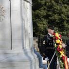 5c8b749d230000d50424c6f6