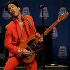 5c8b304c2500000d04ca4372