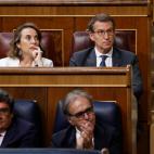 La bancada popular, seria; la bancada socialista, aplaude: &iquest;a que no hace falta decir qui&eacute;n estaba hablando en ese momento?