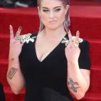 La cantante y actriz británica, Kelly Osbourne, a su llegada a la ceremonia.