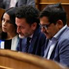 Muy atentos han estado la presidenta de Ciudadanos, In&eacute;s Arrimadas (i), y el portavoz del partido, Edmundo Bal.
