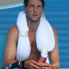 5c8b7846240000f404a4cd18