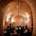 En la calle Postigo de San Martín se encuentra La Central de Callao, un espacio lleno de libros, aunque multidisciplinar, muy cerca de la plaza de mismo nombre. Su sede es una casa-palacio de mas de mil metros cuadrados y en ella caben 70.000 t...