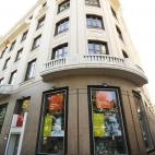 En plena calle Alcalá, el Centro Cultural Blanquerna recopila lo mejor de la cultura catalana. Además de ser una de las librerías más interesantes de la ciudad, con frecuentes presentaciones de novedades literarias de todo tipo, también ofr...