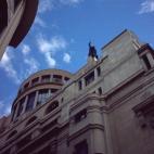 Aunque se fundó en pleno siglo XIX, el Círculo de Bellas Artes ofrece también algunos de los contenidos culturales más vanguardistas de la zona. Es casi imposible verlo todo, teniendo en cuenta la gran cantidad de actividades de toda discipl...