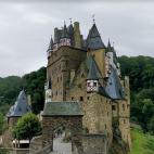 Castillo medieval situado sobre el río Mosela, entre Coblenza y Tréveris.