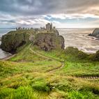 El Castillo de Dunnotar, situado sobre el mar del Norte, fue levantado en el siglo XIV.