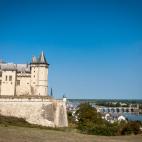 El castillo de Saumur, situado junto al río Loira a su paso por la ciudad que lleva su nombre, se levantó en el siglo XIV.