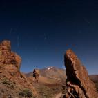 En este lugar parece que se puede acariciar la Luna. A más de 2.000 metros de altura, la vista del cielo es sobrecogedora ya que la escasez de contaminación lumínica hace que parezca verse hasta el último astro del cielo.