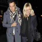 5c8ae06f240000f404a3d797