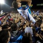 Algunos jugadores fueron manteados por la afición en el mismo estadio Municipal de Anduva, en el que certificaron que el curso que viene el equipo jugará por primera vez en Primera División.