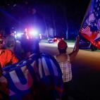 La protesta contra el registro de la mansión del expresidente se produjo en las inmediaciones de la residencia.