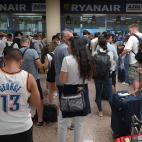Pasajeros afectados por la huelga de trabajadores de Ryanair.