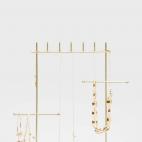 Joyero dorado con diferentes niveles