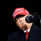 Ha tenido, tambi&eacute;n, su esc&aacute;ndalo sexual, m&aacute;s all&aacute; de la infidelidad que acab&oacute; con su primer matrimonio. Se trata del caso Stormy Daniel, una actriz porno que sostiene que tuvo una aventura con &e...