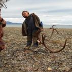 Niños chukchis se divierten durante el breve verano siberiano.