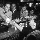 Tras su elección como presidente, Adolfo Suárez visitó el pueblo abulense donde nació, Cebreros.