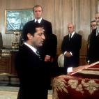 Suárez jura el cargo de presidente del Gobierno el 3 de julio de 1976 en el Palacio de La Zarzuela, ante el rey y un crucifijo, como era costumbre.
