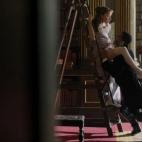 La escena lo tiene todo, sexo p&uacute;blico, penetraci&oacute;n y cunnilungus. Basta fijarse en sus caras para ver lo mucho que se lo est&aacute;n gozando.
