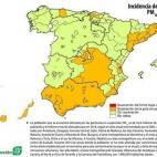 El término partículas en suspensión abarca un amplio espectro de sustancias orgánicas e inorgánicas dispersas en el aire. Las menores de diez micras —representadas en este mapa— pueden penetrar hasta las vías respiratorias bajas (lar...