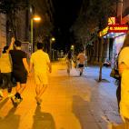Aunque la iluminación pública y la de edificios históricos minimizó la falta de luz en Gran Vía, sí era más que notable en otras arterias comerciales como la de Fuencarral.