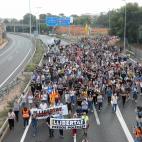 Centenares de personas han cortado la AP-7 a la altura de Tarragona. Esta ha sido una de las carreteras m&aacute;s importantes que han colapsado este lunes, adem&aacute;s de otras 14, seg&uacute;n datos del Servei Catal&agrave; de Tr&a...