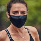 Se vende por 30 euros y la hay en cuatro tallas, aunque por ahora s&oacute;lo est&aacute; disponible en negro. Esta mascarilla est&aacute; especialmente dise&ntilde;ada para deportistas. Es reutilizable, resistente al agua y cuenta con tres capa...