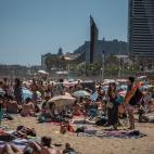 La Barceloneta, abarrotada de gente