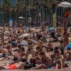 La Barceloneta, abarrotada de gente