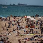 La Barceloneta, abarrotada de gente