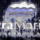 Cartel ajado de entrada a la urbanización Terra Marina, en Finestrat, (Alacant). La costa alicantina fue en la pasada década uno de los lugares paradigmáticos del boom de la construcción.