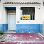 Piso en venta por la ya extinta Caja de Ahorros del Mediterráneo (CAM). La caída del mercado imobiliario y las deudas contraídas por constructoras han arrastrado a la quiebra a numerosas Cajas de Ahorros en el estado español. Urbanización e...