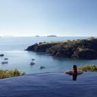 Entrar en el Delamore Lodge, en Waiheke Island (Nueva Zelanda), es una forma directa de descubrir el verdadero significado de la palabra infinito. Para llegar a este resort de cinco estrellas hay que trasladarse en helicóptero desde Auckland o ...