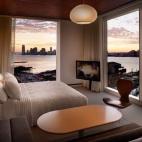 Y por último, para los que quieran disfrutar de la vida urbana y de la naturaleza al mismo tiempo, hay un lugar en Nueva York donde sus vacaciones soñadas se pueden hacer realidad. El Ritz-Carlton en Lower Manhattan está ubicado en medio de l...