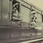 Canarios usados para calmar a los heridos a bordo de un tren hospital en 1919. (Birds and the War, Skeffington & Son, London, 1919)