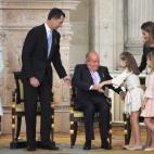 5c8a606e260000e804fe4639