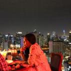 La noche de la capital se puede disfrutar de arriba abajo. Desde las terrazas más chic situadas en rascacielos con vistas privilegiadas a un skyline que por momentos parece Manhattan (como la del Above Eleven en la foto) a la fiesta en los bar...