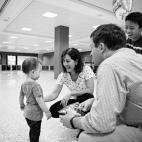 Jake llegó a casa con sus padres Jenny y Brent el pasado octubre. Foto de Sandra Eminger, Three Continents Photography