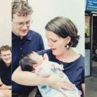 Shannon y Lee Dingle trajeron a Zoe a casa desde Taiwan el 12 de julio de 2012. Zoe nació con parálisis cerebral. Desde su adopción, la familia Dingle ha adoptado a otros tres hermanos ugandeses, uno de ellos con VIH. Puedes leer su historia ...