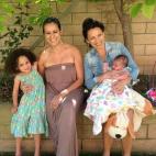 Maura Montellano Wetherbee (izquierda) y Katherine Wetherbee adoptaron a Ava Simone (en la foto, con 11 días) el pasado marzo. La hermana mayor, Gia Belen, cumplirá 4 años en diciembre. Las dos niñas fueron adoptadas de la misma madre. La fa...