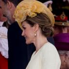 Detalle del tocado de la reina Letizia.