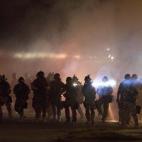 13 de agosto. Los agentes dispersan a los manifestantes mediante balas de goma y gas lacrimógeno.