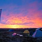 La playa más popular, por su facilidad de acceso, es la de Jalaktirski, a tan solo 15 kilómetros de la capital Petropavlovsk.