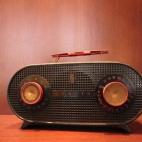 En Gizmología hacen un gran repaso a una de esas grandes tecnologías que cambiaron la historia: la radio. Desde su descubrimiento a su popularización, pasando por los retos que afronta en la era de Internet.