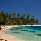 El archipiélago de San Blas está formado por unas 400 islas, todas ellas de esas de anuncio de perfume: arena dorada, cocoteros y agua azul. Pero, además de disfrutar de este paradisiaco lugar, San Blas es un acercamiento a la cultura de un p...