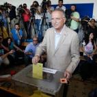 5c8b6a77240000f404a4a8f3