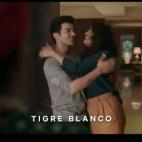 Pel&iacute;cula policiaca.El ambicioso ch&oacute;fer de una familia india rica utiliza su ingenio y astucia para escapar de la pobreza y convertirse en empresario. Basada en la novela superventas.Con Adarsh Gourav, Rajkummar Rao, Priyanka y Chop...