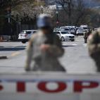 Barreras y presencia policial en el acceso al recinto