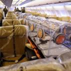 Fotografía facilitada por el Ministerio de Defensa del Airbus A310 del 45 Grupo de Ejército del Aire medicalizado y con todas las medidas de seguridad pertinentes, que ha servido para trasladar al religioso Miguel Pajares y a la monja Julian...